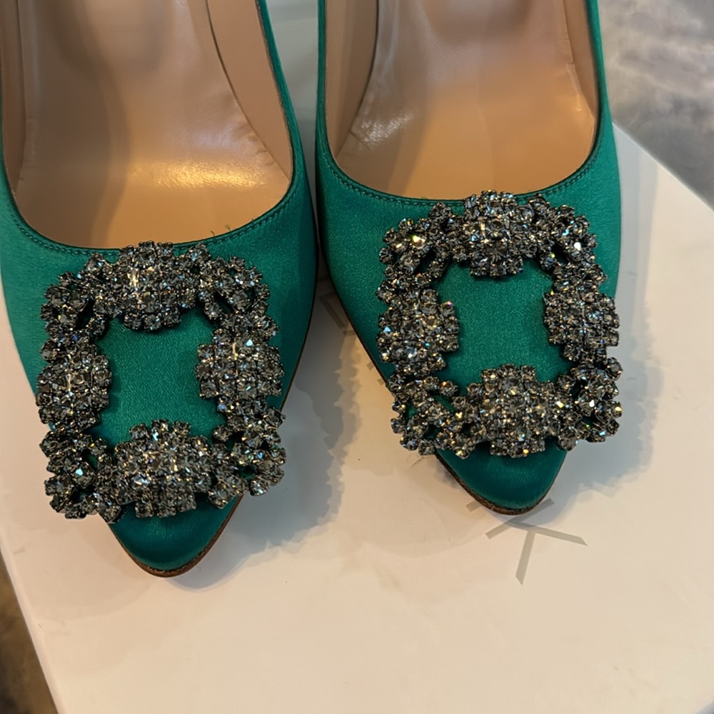 SOLD SOLD!!NWT MANOLO BLAHNIK HANGISI Green Satin Jewel Buckle Pumps, 36